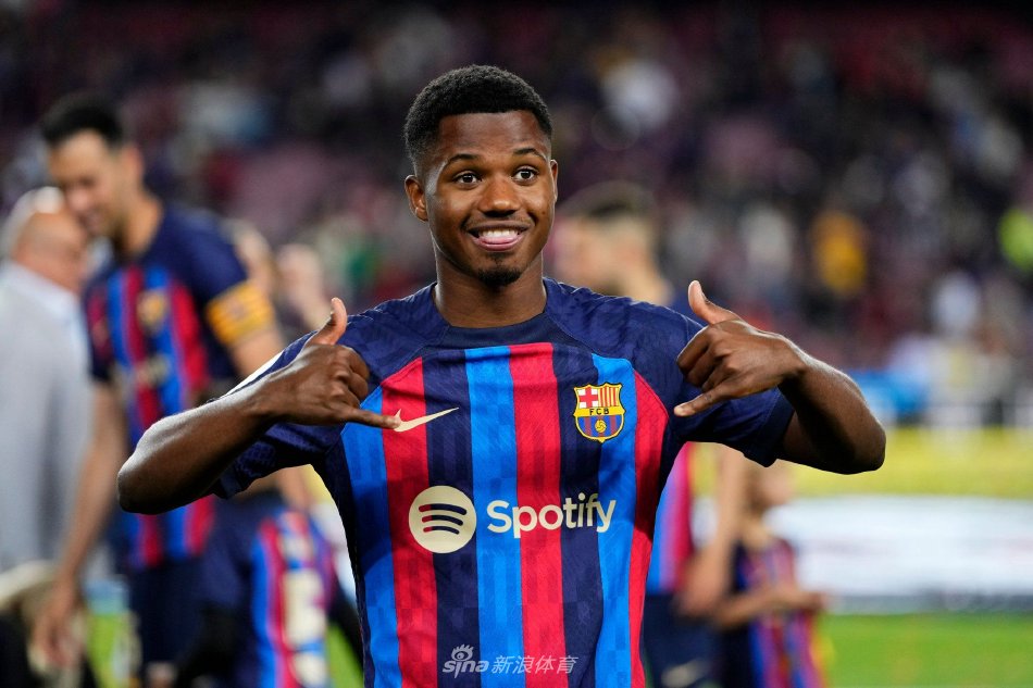 我们拭目以 我们拭目以